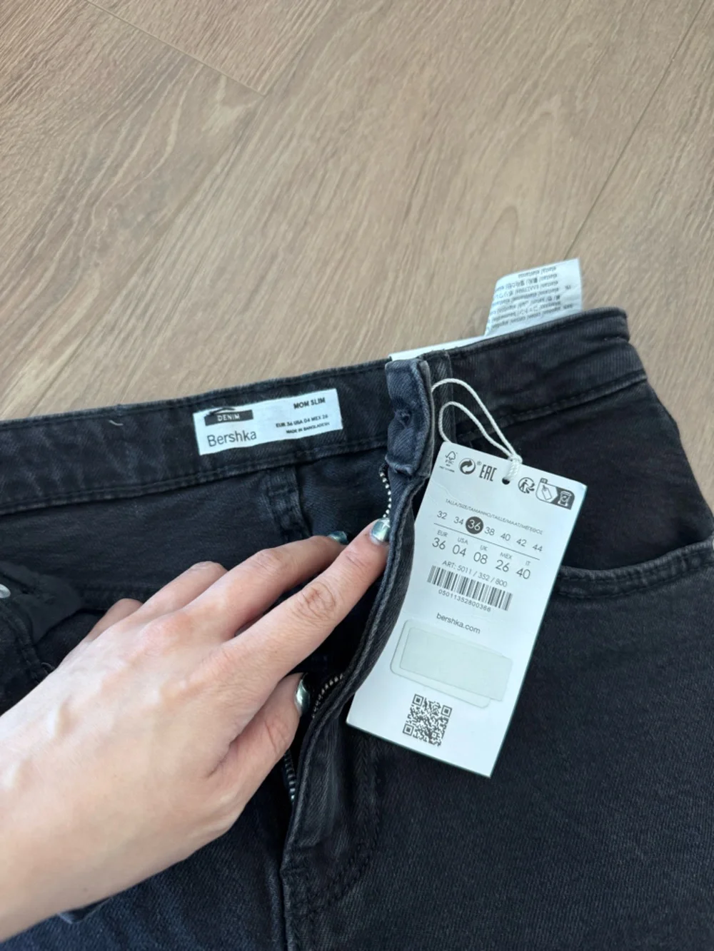 Bershka Black Mom Slim Jeans - Picture 2 of 3